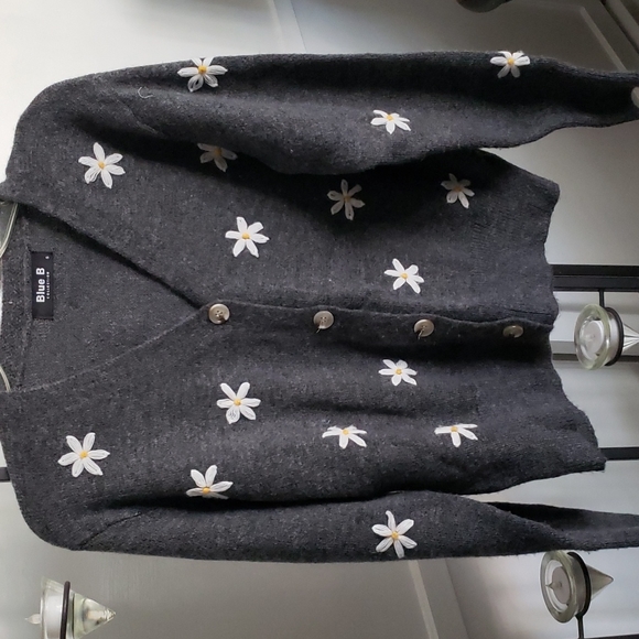 Dausy embroidered cardigan - Picture 2 of 7